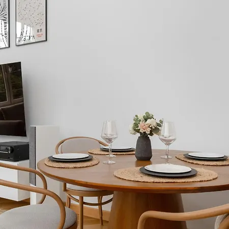 Vintage Z Dwiema Sypialniami W Poblizu Centrum Wroclawia By Renters Prestige Apartment Wroclaw