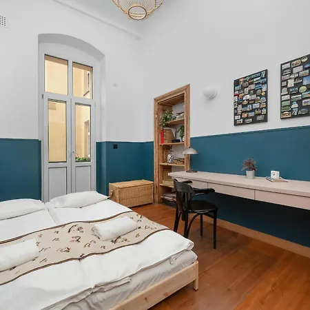 Vintage Z Dwiema Sypialniami W Poblizu Centrum Wroclawia By Renters Prestige Apartment Wroclaw